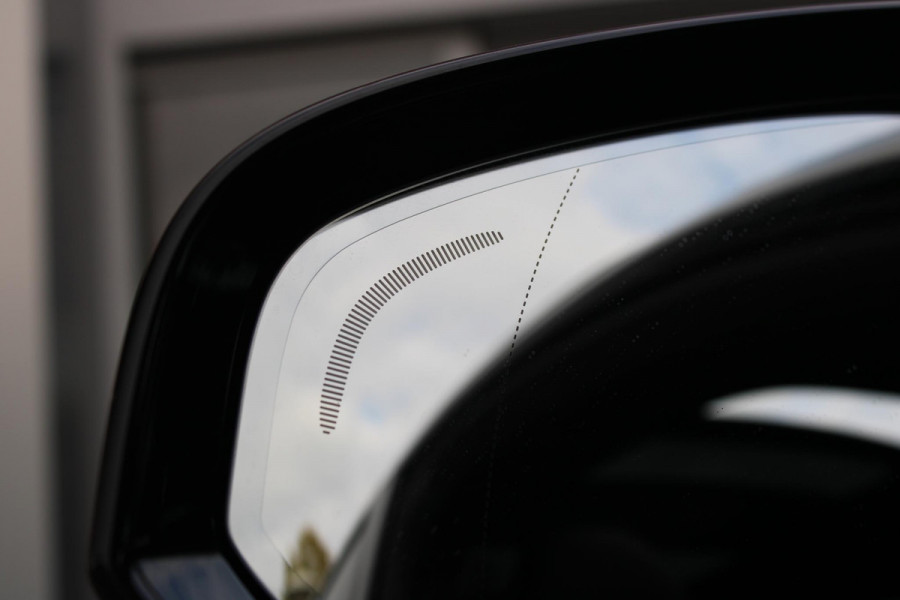 Volvo V90 B5 250PK ULTIMATE DARK MILD HYBRID | PANORAMISCH SCHUIF/KANTEL DAK | HARMAN KARDON PREMIUM AUDIO | FULL-LED ACTIVE HIGH BEAM KOPLAMPEN | LED MISTLAMPEN VOOR | POWER SEATS - BESTUURDERS- EN PASSAGIERSSTOEL ELEKTRISCHVERSTELBAAR MET GEHEUGEN, ELEKTRISCH VERSTELBARE  ZITVERLENGERS /LENDESTEUN VIERVOUDIG VERSTELBAAR | SPORTSTOELEN MET NAPPA LEER | STOEL/STUUR VERWARMING | ORREFORS KRISTALLEN POOKKNOP | ZWARTE HEMELBEKLEDING | EXTRA GETINT GLAS ACHTER | ACHTERUITRIJ CAMERA | UITKLAPBARE ZITVERHOGERS ACHTERBANK | 20" BLACK DIAMONT VELGEN | PARKEER VERWARMING MET TIMER "STAND