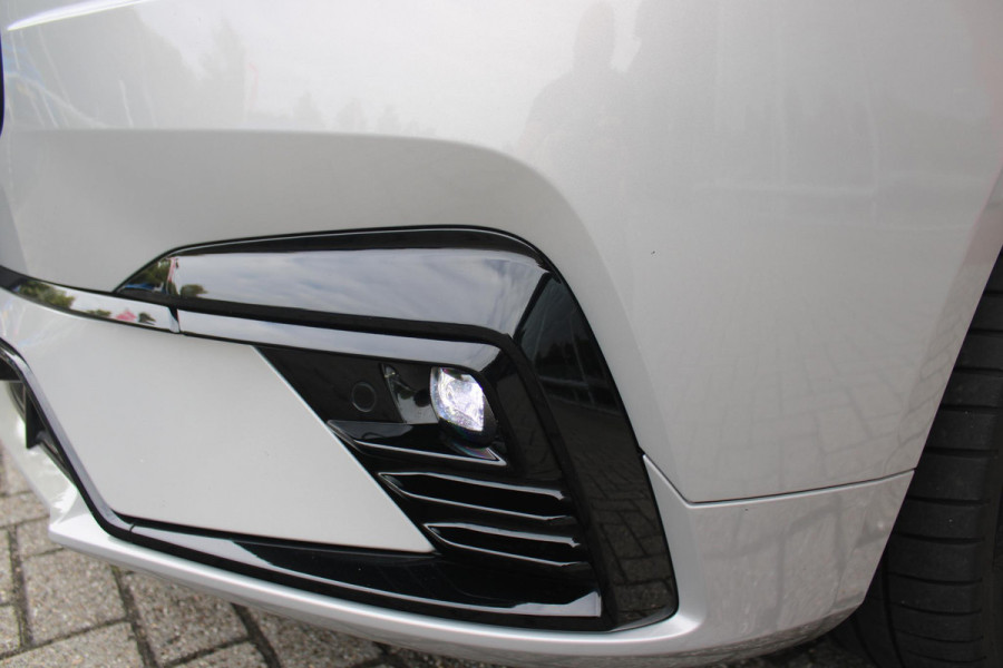 Volvo V90 B5 250PK ULTIMATE DARK MILD HYBRID | PANORAMISCH SCHUIF/KANTEL DAK | HARMAN KARDON PREMIUM AUDIO | FULL-LED ACTIVE HIGH BEAM KOPLAMPEN | LED MISTLAMPEN VOOR | POWER SEATS - BESTUURDERS- EN PASSAGIERSSTOEL ELEKTRISCHVERSTELBAAR MET GEHEUGEN, ELEKTRISCH VERSTELBARE  ZITVERLENGERS /LENDESTEUN VIERVOUDIG VERSTELBAAR | SPORTSTOELEN MET NAPPA LEER | STOEL/STUUR VERWARMING | ORREFORS KRISTALLEN POOKKNOP | ZWARTE HEMELBEKLEDING | EXTRA GETINT GLAS ACHTER | ACHTERUITRIJ CAMERA | UITKLAPBARE ZITVERHOGERS ACHTERBANK | 20" BLACK DIAMONT VELGEN | PARKEER VERWARMING MET TIMER "STAND