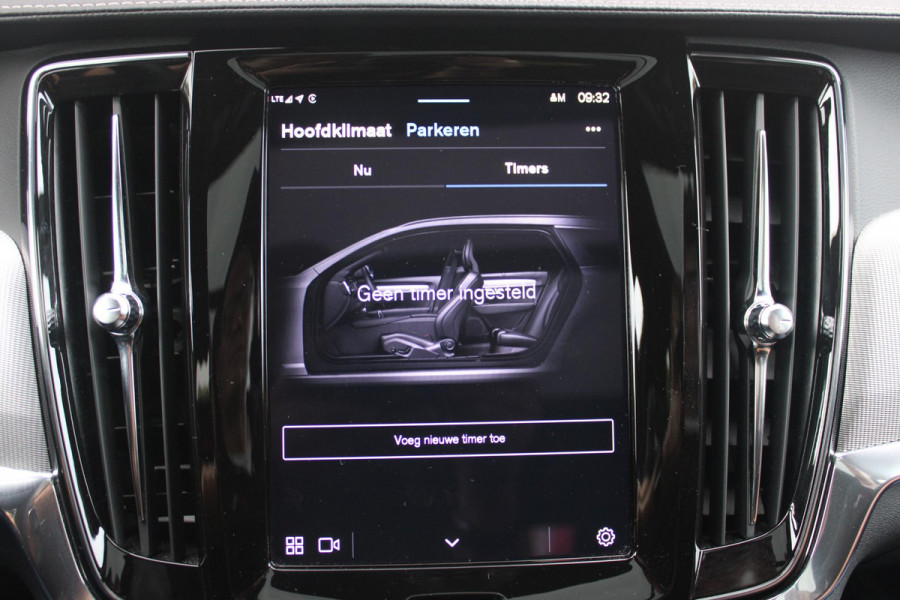 Volvo V90 B5 250PK ULTIMATE DARK MILD HYBRID | PANORAMISCH SCHUIF/KANTEL DAK | HARMAN KARDON PREMIUM AUDIO | FULL-LED ACTIVE HIGH BEAM KOPLAMPEN | LED MISTLAMPEN VOOR | POWER SEATS - BESTUURDERS- EN PASSAGIERSSTOEL ELEKTRISCHVERSTELBAAR MET GEHEUGEN, ELEKTRISCH VERSTELBARE  ZITVERLENGERS /LENDESTEUN VIERVOUDIG VERSTELBAAR | SPORTSTOELEN MET NAPPA LEER | STOEL/STUUR VERWARMING | ORREFORS KRISTALLEN POOKKNOP | ZWARTE HEMELBEKLEDING | EXTRA GETINT GLAS ACHTER | ACHTERUITRIJ CAMERA | UITKLAPBARE ZITVERHOGERS ACHTERBANK | 20" BLACK DIAMONT VELGEN | PARKEER VERWARMING MET TIMER "STAND