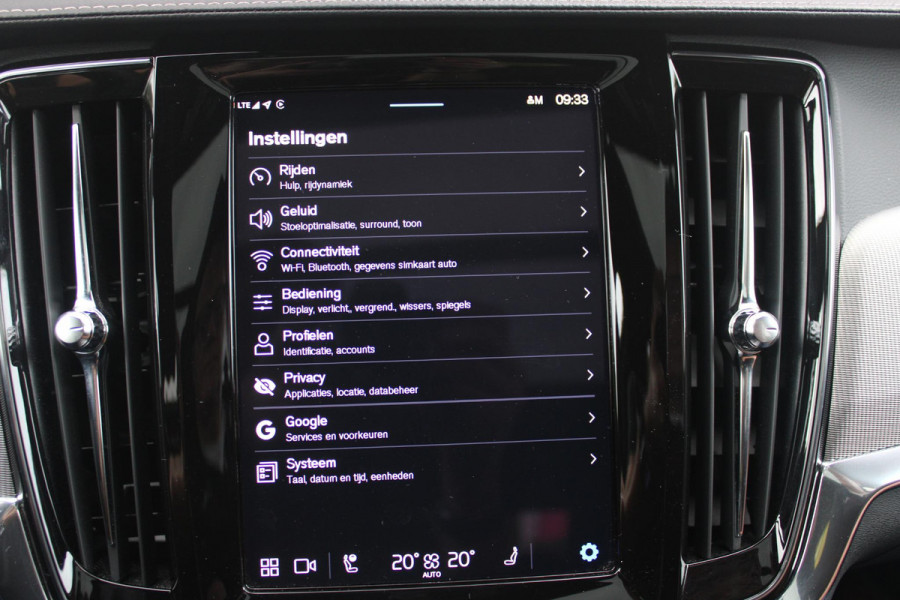 Volvo V90 B5 250PK ULTIMATE DARK MILD HYBRID | PANORAMISCH SCHUIF/KANTEL DAK | HARMAN KARDON PREMIUM AUDIO | FULL-LED ACTIVE HIGH BEAM KOPLAMPEN | LED MISTLAMPEN VOOR | POWER SEATS - BESTUURDERS- EN PASSAGIERSSTOEL ELEKTRISCHVERSTELBAAR MET GEHEUGEN, ELEKTRISCH VERSTELBARE  ZITVERLENGERS /LENDESTEUN VIERVOUDIG VERSTELBAAR | SPORTSTOELEN MET NAPPA LEER | STOEL/STUUR VERWARMING | ORREFORS KRISTALLEN POOKKNOP | ZWARTE HEMELBEKLEDING | EXTRA GETINT GLAS ACHTER | ACHTERUITRIJ CAMERA | UITKLAPBARE ZITVERHOGERS ACHTERBANK | 20" BLACK DIAMONT VELGEN | PARKEER VERWARMING MET TIMER "STAND