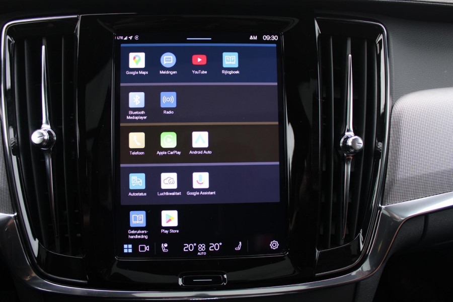 Volvo V90 B5 250PK ULTIMATE DARK MILD HYBRID | PANORAMISCH SCHUIF/KANTEL DAK | HARMAN KARDON PREMIUM AUDIO | FULL-LED ACTIVE HIGH BEAM KOPLAMPEN | LED MISTLAMPEN VOOR | POWER SEATS - BESTUURDERS- EN PASSAGIERSSTOEL ELEKTRISCHVERSTELBAAR MET GEHEUGEN, ELEKTRISCH VERSTELBARE  ZITVERLENGERS /LENDESTEUN VIERVOUDIG VERSTELBAAR | SPORTSTOELEN MET NAPPA LEER | STOEL/STUUR VERWARMING | ORREFORS KRISTALLEN POOKKNOP | ZWARTE HEMELBEKLEDING | EXTRA GETINT GLAS ACHTER | ACHTERUITRIJ CAMERA | UITKLAPBARE ZITVERHOGERS ACHTERBANK | 20" BLACK DIAMONT VELGEN | PARKEER VERWARMING MET TIMER "STAND