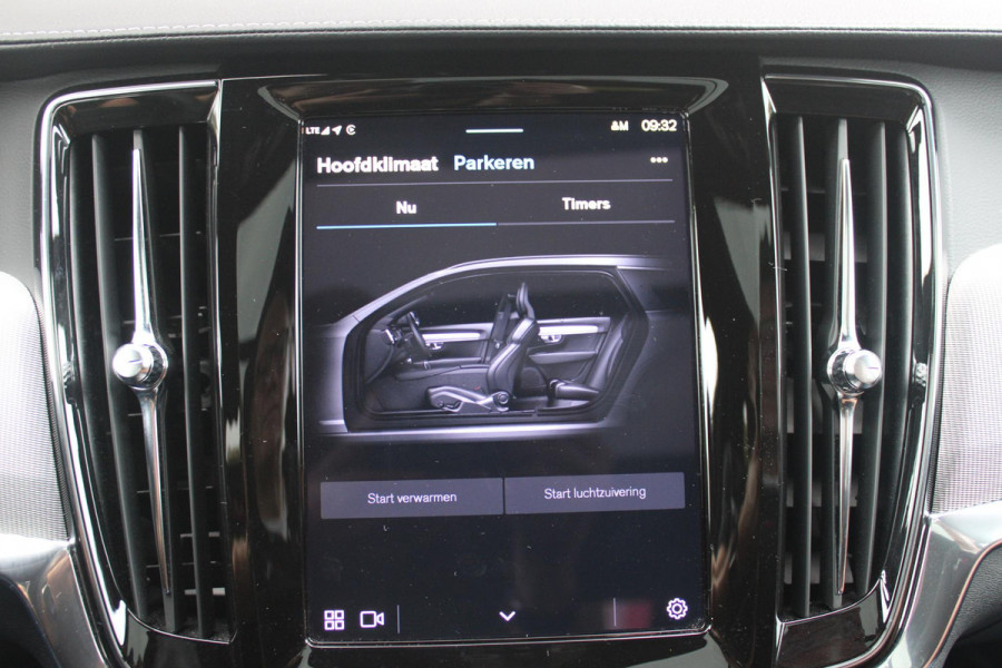 Volvo V90 B5 250PK ULTIMATE DARK MILD HYBRID | PANORAMISCH SCHUIF/KANTEL DAK | HARMAN KARDON PREMIUM AUDIO | FULL-LED ACTIVE HIGH BEAM KOPLAMPEN | LED MISTLAMPEN VOOR | POWER SEATS - BESTUURDERS- EN PASSAGIERSSTOEL ELEKTRISCHVERSTELBAAR MET GEHEUGEN, ELEKTRISCH VERSTELBARE  ZITVERLENGERS /LENDESTEUN VIERVOUDIG VERSTELBAAR | SPORTSTOELEN MET NAPPA LEER | STOEL/STUUR VERWARMING | ORREFORS KRISTALLEN POOKKNOP | ZWARTE HEMELBEKLEDING | EXTRA GETINT GLAS ACHTER | ACHTERUITRIJ CAMERA | UITKLAPBARE ZITVERHOGERS ACHTERBANK | 20" BLACK DIAMONT VELGEN | PARKEER VERWARMING MET TIMER "STAND