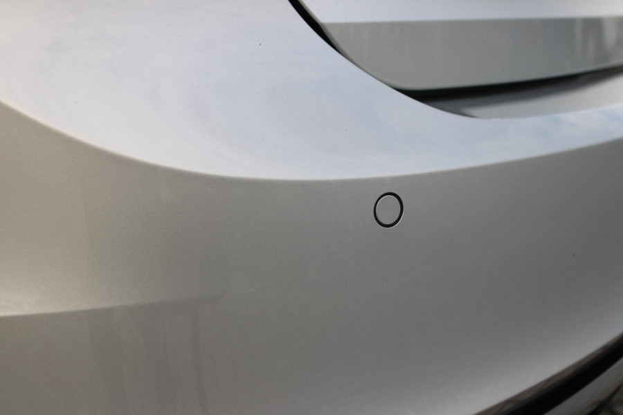 Volvo V90 B5 250PK ULTIMATE DARK MILD HYBRID | PANORAMISCH SCHUIF/KANTEL DAK | HARMAN KARDON PREMIUM AUDIO | FULL-LED ACTIVE HIGH BEAM KOPLAMPEN | LED MISTLAMPEN VOOR | POWER SEATS - BESTUURDERS- EN PASSAGIERSSTOEL ELEKTRISCHVERSTELBAAR MET GEHEUGEN, ELEKTRISCH VERSTELBARE  ZITVERLENGERS /LENDESTEUN VIERVOUDIG VERSTELBAAR | SPORTSTOELEN MET NAPPA LEER | STOEL/STUUR VERWARMING | ORREFORS KRISTALLEN POOKKNOP | ZWARTE HEMELBEKLEDING | EXTRA GETINT GLAS ACHTER | ACHTERUITRIJ CAMERA | UITKLAPBARE ZITVERHOGERS ACHTERBANK | 20" BLACK DIAMONT VELGEN | PARKEER VERWARMING MET TIMER "STAND