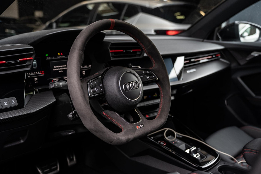 Audi RS3 Limousine 2.5 TFSI RS 3 quattro B&O | Hud | RS-seats | Matrix