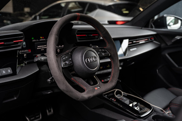 Audi RS3 Limousine 2.5 TFSI RS 3 quattro B&O | Hud | RS-seats | Matrix