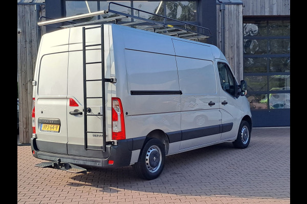 Renault Master T35 2.3 dCi L2H2 | Airco | Navi | Imperiaal | Betimmering | Trekhaak - opstap |