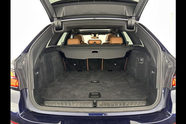 BMW 5 Serie Touring 540d xDrive High Executive (INCL-BTW) Aut. *PANO | LASER-LIGHT | HEAD-UP | LUXURY-LEATHER | BLIND-SPOT | MEMORY-PACK | HARMAN/KARDON | TOP-VIEW | DIGI-COCKPIT | HEATED-COMFORTSEATS | KEYLESS | NAVI-FULLMAP | 18''ALU*