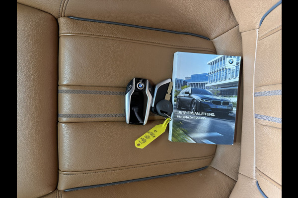 BMW 5 Serie Touring 540d xDrive High Executive (INCL-BTW) Aut. *PANO | LASER-LIGHT | HEAD-UP | LUXURY-LEATHER | BLIND-SPOT | MEMORY-PACK | HARMAN/KARDON | TOP-VIEW | DIGI-COCKPIT | HEATED-COMFORTSEATS | KEYLESS | NAVI-FULLMAP | 18''ALU*