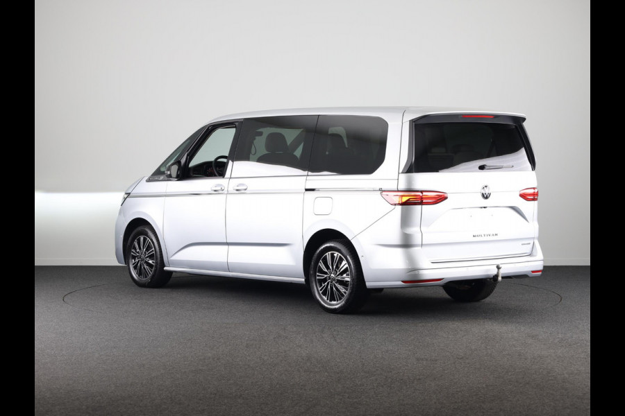 Volkswagen Multivan 1.4 eHybrid L1H1 Style 218 pk Automaat (DSG) | Navigatie | Elektr. trekhaak | Parkeersensoren (Park assist) | Achteruitrijcamera | Adaptieve cruise control | Elektr. schuifdeuren li/re |