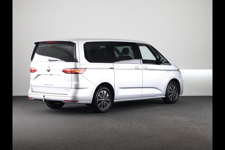 Volkswagen Multivan 1.4 eHybrid L1H1 Style 218 pk Automaat (DSG) | Navigatie | Elektr. trekhaak | Parkeersensoren (Park assist) | Achteruitrijcamera | Adaptieve cruise control | Elektr. schuifdeuren li/re |