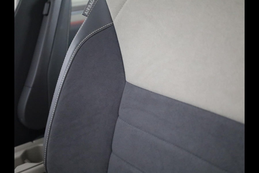 Volkswagen Multivan 1.4 eHybrid L1H1 Style 218 pk Automaat (DSG) | Navigatie | Elektr. trekhaak | Parkeersensoren (Park assist) | Achteruitrijcamera | Adaptieve cruise control | Elektr. schuifdeuren li/re |