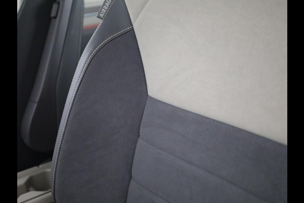 Volkswagen Multivan 1.4 eHybrid L1H1 Style 218 pk Automaat (DSG) | Navigatie | Elektr. trekhaak | Parkeersensoren (Park assist) | Achteruitrijcamera | Adaptieve cruise control | Elektr. schuifdeuren li/re |