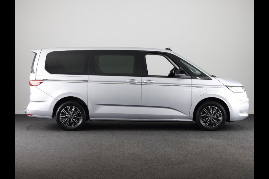 Volkswagen Multivan 1.4 eHybrid L1H1 Style 218 pk Automaat (DSG) | Navigatie | Elektr. trekhaak | Parkeersensoren (Park assist) | Achteruitrijcamera | Adaptieve cruise control | Elektr. schuifdeuren li/re |