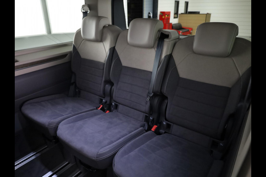 Volkswagen Multivan 1.4 eHybrid L1H1 Style 218 pk Automaat (DSG) | Navigatie | Elektr. trekhaak | Parkeersensoren (Park assist) | Achteruitrijcamera | Adaptieve cruise control | Elektr. schuifdeuren li/re |