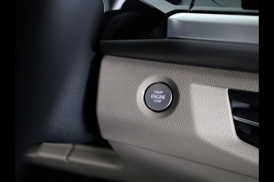 Volkswagen Multivan 1.4 eHybrid L1H1 Style 218 pk Automaat (DSG) | Navigatie | Elektr. trekhaak | Parkeersensoren (Park assist) | Achteruitrijcamera | Adaptieve cruise control | Elektr. schuifdeuren li/re |