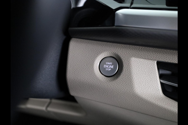 Volkswagen Multivan 1.4 eHybrid L1H1 Style 218 pk Automaat (DSG) | Navigatie | Elektr. trekhaak | Parkeersensoren (Park assist) | Achteruitrijcamera | Adaptieve cruise control | Elektr. schuifdeuren li/re |
