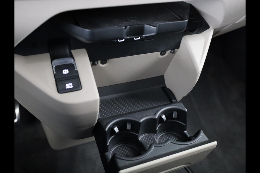 Volkswagen Multivan 1.4 eHybrid L1H1 Style 218 pk Automaat (DSG) | Navigatie | Elektr. trekhaak | Parkeersensoren (Park assist) | Achteruitrijcamera | Adaptieve cruise control | Elektr. schuifdeuren li/re |