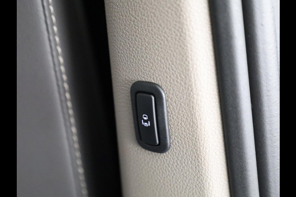 Volkswagen Multivan 1.4 eHybrid L1H1 Style 218 pk Automaat (DSG) | Navigatie | Elektr. trekhaak | Parkeersensoren (Park assist) | Achteruitrijcamera | Adaptieve cruise control | Elektr. schuifdeuren li/re |