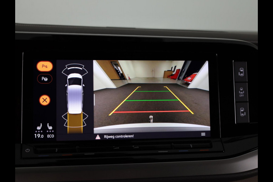 Volkswagen Multivan 1.4 eHybrid L1H1 Style 218 pk Automaat (DSG) | Navigatie | Elektr. trekhaak | Parkeersensoren (Park assist) | Achteruitrijcamera | Adaptieve cruise control | Elektr. schuifdeuren li/re |
