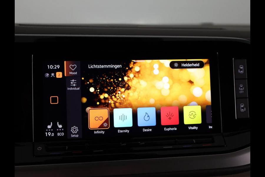 Volkswagen Multivan 1.4 eHybrid L1H1 Style 218 pk Automaat (DSG) | Navigatie | Elektr. trekhaak | Parkeersensoren (Park assist) | Achteruitrijcamera | Adaptieve cruise control | Elektr. schuifdeuren li/re |