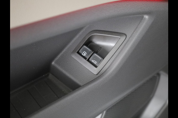 Volkswagen Multivan 1.4 eHybrid L1H1 Style 218 pk Automaat (DSG) | Navigatie | Elektr. trekhaak | Parkeersensoren (Park assist) | Achteruitrijcamera | Adaptieve cruise control | Elektr. schuifdeuren li/re |