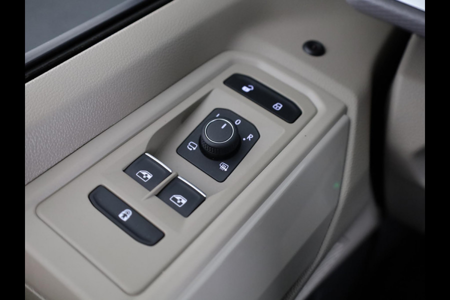 Volkswagen Multivan 1.4 eHybrid L1H1 Style 218 pk Automaat (DSG) | Navigatie | Elektr. trekhaak | Parkeersensoren (Park assist) | Achteruitrijcamera | Adaptieve cruise control | Elektr. schuifdeuren li/re |