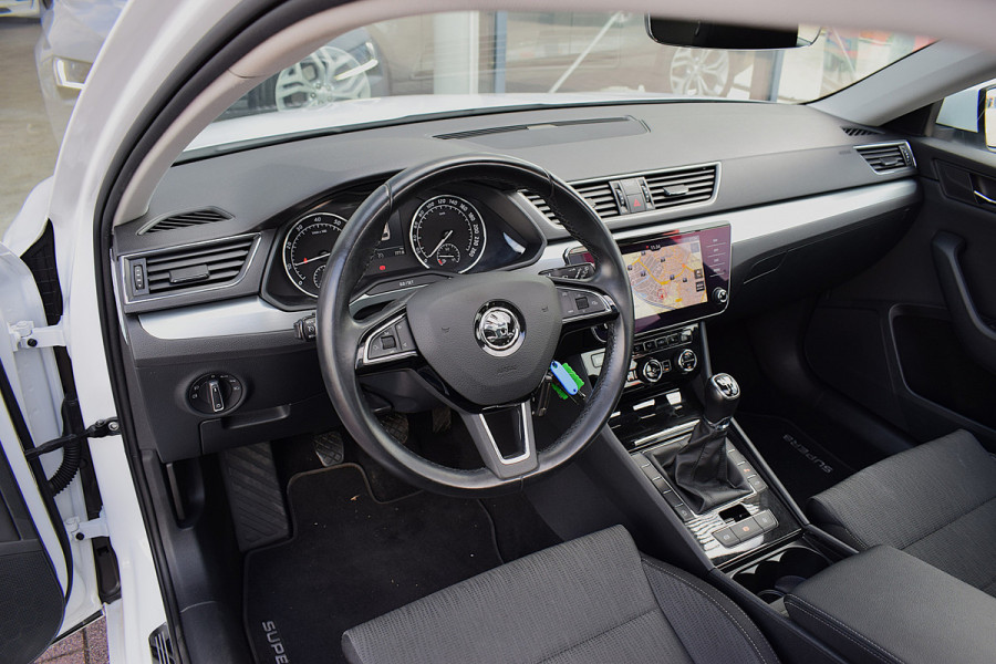 Škoda Superb Combi 1.5 TSI ACT Ambition Business | Panorama | Trekhaak | Apple Carplay