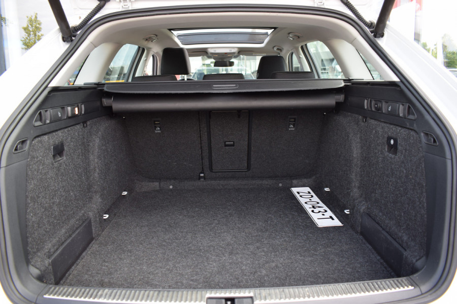 Škoda Superb Combi 1.5 TSI ACT Ambition Business | Panorama | Trekhaak | Apple Carplay