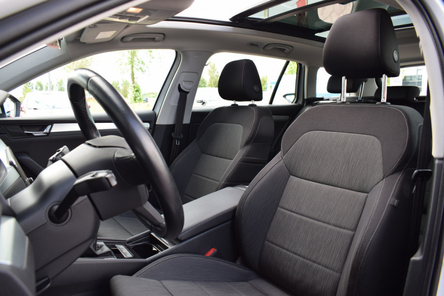 Škoda Superb Combi 1.5 TSI ACT Ambition Business | Panorama | Trekhaak | Apple Carplay