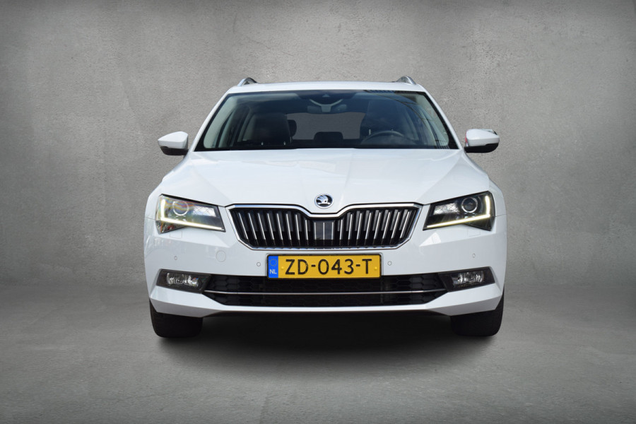 Škoda Superb Combi 1.5 TSI ACT Ambition Business | Panorama | Trekhaak | Apple Carplay