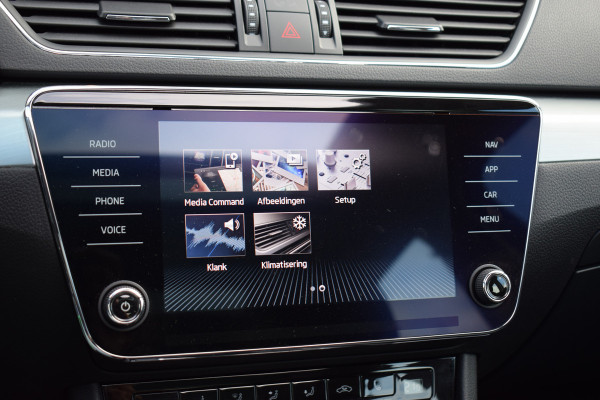 Škoda Superb Combi 1.5 TSI ACT Ambition Business | Panorama | Trekhaak | Apple Carplay