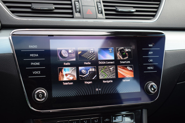 Škoda Superb Combi 1.5 TSI ACT Ambition Business | Panorama | Trekhaak | Apple Carplay
