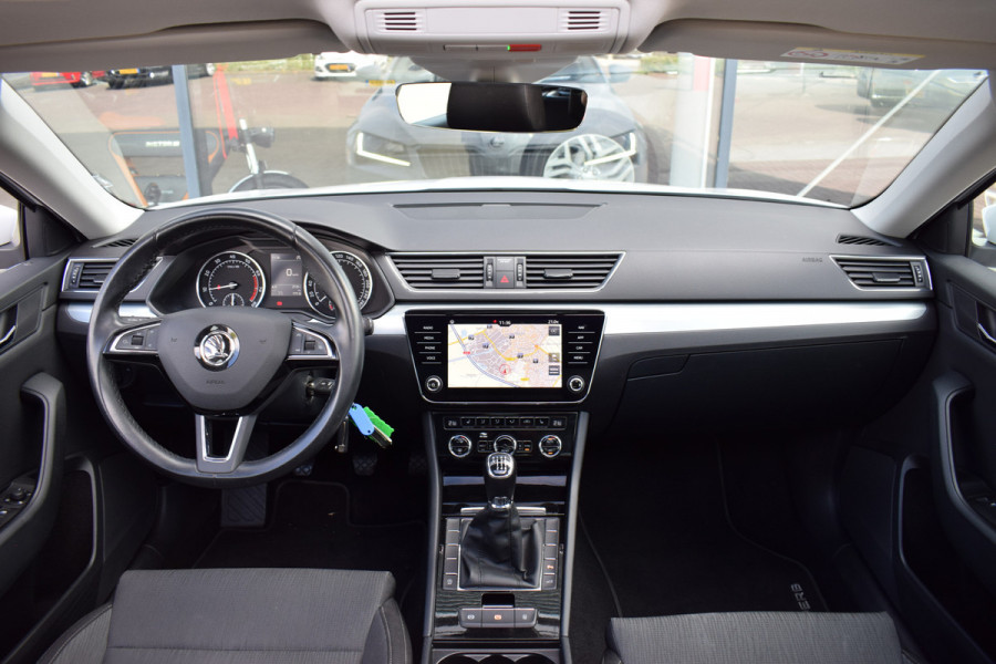 Škoda Superb Combi 1.5 TSI ACT Ambition Business | Panorama | Trekhaak | Apple Carplay