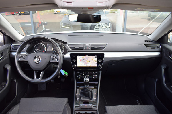 Škoda Superb Combi 1.5 TSI ACT Ambition Business | Panorama | Trekhaak | Apple Carplay