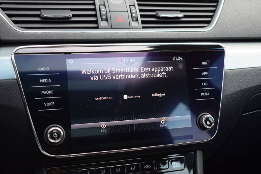 Škoda Superb Combi 1.5 TSI ACT Ambition Business | Panorama | Trekhaak | Apple Carplay