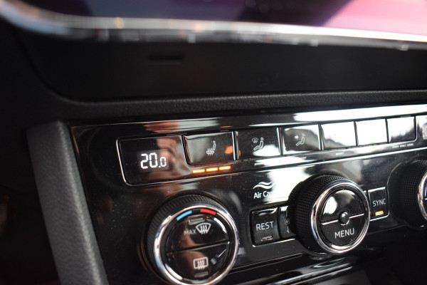 Škoda Superb Combi 1.5 TSI ACT Ambition Business | Panorama | Trekhaak | Apple Carplay