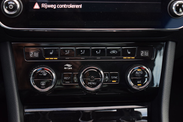 Škoda Superb Combi 1.5 TSI ACT Ambition Business | Panorama | Trekhaak | Apple Carplay