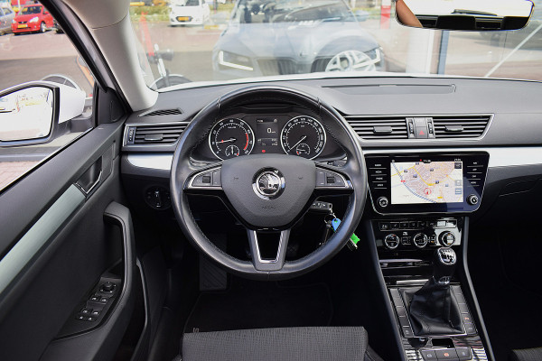 Škoda Superb Combi 1.5 TSI ACT Ambition Business | Panorama | Trekhaak | Apple Carplay