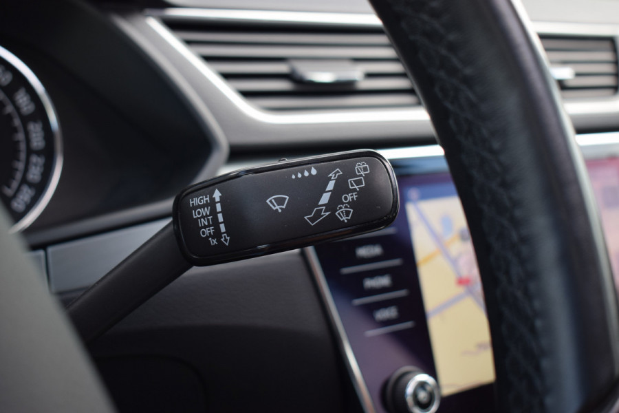 Škoda Superb Combi 1.5 TSI ACT Ambition Business | Panorama | Trekhaak | Apple Carplay