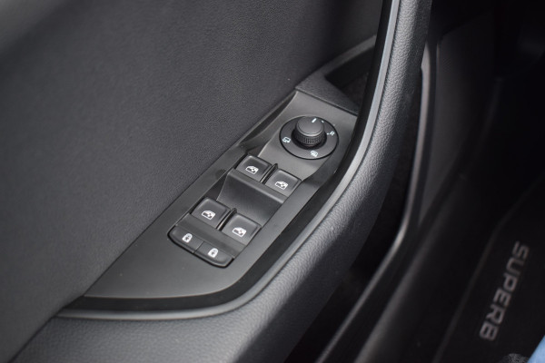 Škoda Superb Combi 1.5 TSI ACT Ambition Business | Panorama | Trekhaak | Apple Carplay