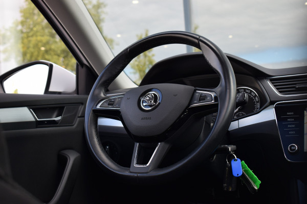 Škoda Superb Combi 1.5 TSI ACT Ambition Business | Panorama | Trekhaak | Apple Carplay