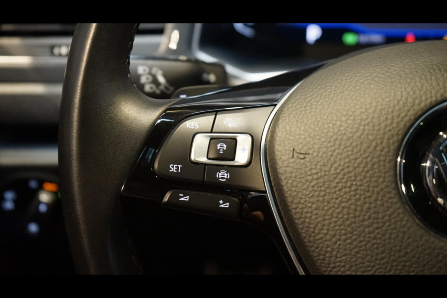 Volkswagen T-Roc 1.5 TSI Sport AUTOMAAT-ACC-BEATS-CAMERA-FULL LED-KEYLESS-LEDER-MODE-PANORAMA-VIRTUEEL