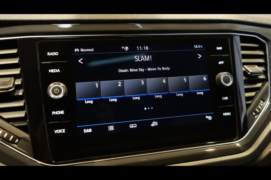 Volkswagen T-Roc 1.5 TSI Sport AUTOMAAT-ACC-BEATS-CAMERA-FULL LED-KEYLESS-LEDER-MODE-PANORAMA-VIRTUEEL