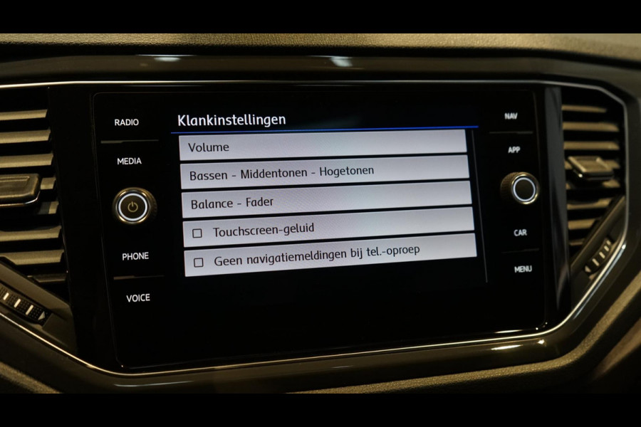 Volkswagen T-Roc 1.5 TSI Sport AUTOMAAT-ACC-BEATS-CAMERA-FULL LED-KEYLESS-LEDER-MODE-PANORAMA-VIRTUEEL