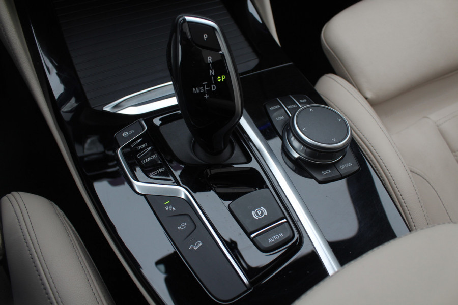 BMW X4 M40i High Executive / Trekhaak / Panoramadak / Camera / Head-up / Luxe Leder / 21'' / Harman Kardon / Navigatie / Stuur+Stoelverwarming / DAB / Dodehoek / Cruise Control