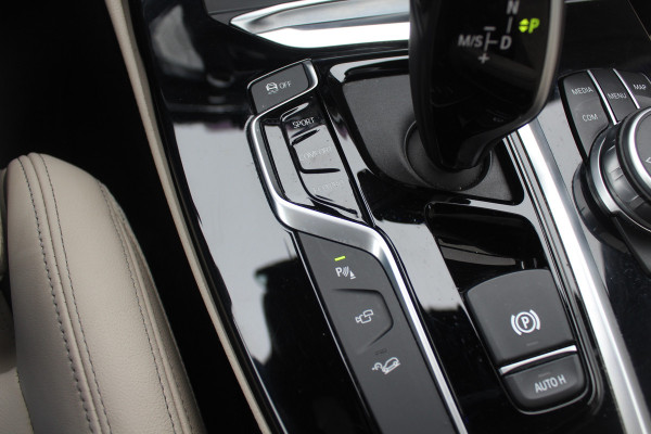 BMW X4 M40i High Executive / Trekhaak / Panoramadak / Camera / Head-up / Luxe Leder / 21'' / Harman Kardon / Navigatie / Stuur+Stoelverwarming / DAB / Dodehoek / Cruise Control