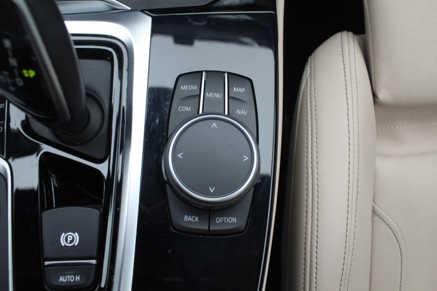 BMW X4 M40i High Executive / Trekhaak / Panoramadak / Camera / Head-up / Luxe Leder / 21'' / Harman Kardon / Navigatie / Stuur+Stoelverwarming / DAB / Dodehoek / Cruise Control