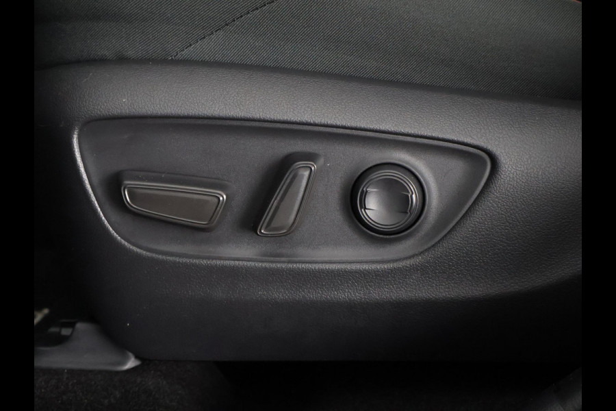 Toyota RAV4 2.5 Plug-in Hybrid AWD Dynamic | 1500KG trekgewicht | Afneembare Trekhaak| Stuur- & Stoelverwarming | Apple Carplay & AndroidAUTO |