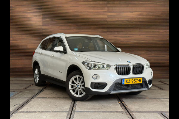 BMW X1 SDrive20i Centennial High Executive | Leer | Navigatie | HUD