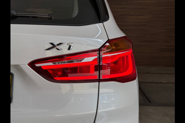 BMW X1 SDrive20i Centennial High Executive | Leer | Navigatie | HUD
